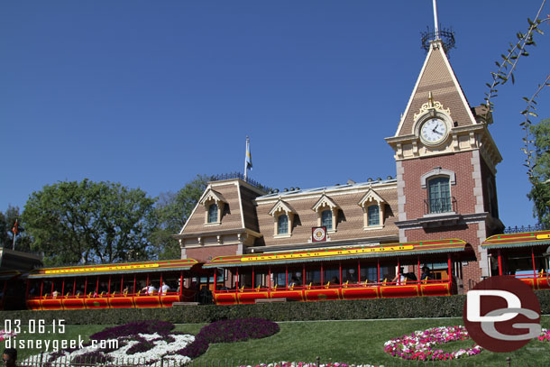 First stop for me Disneyland.  It was a picture perfect day.  Temps were on the warm sign, in the upper 80s but then it cooled down to the low 70s as the sun set.