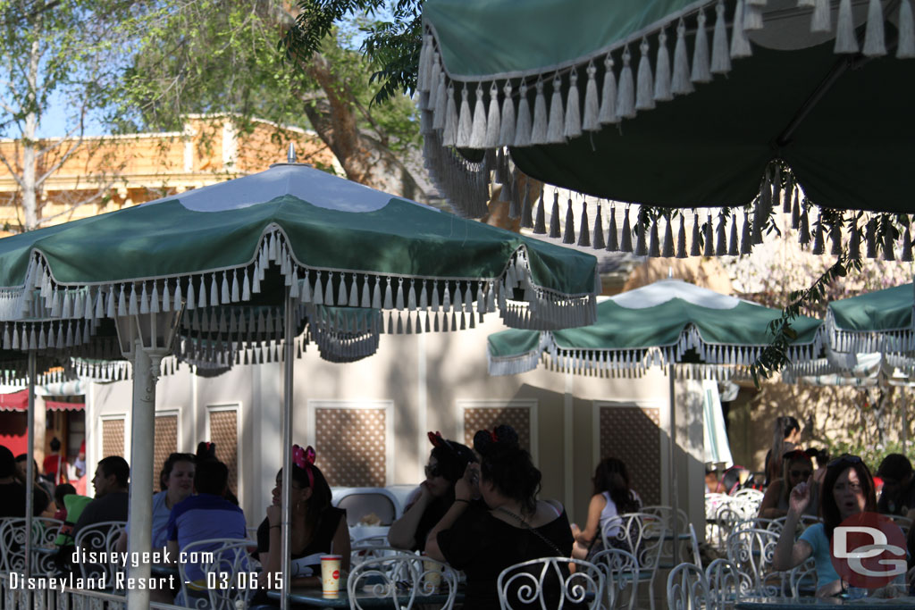 A set of walls in the middle of the eating area for the Stage Door Cafe/River Belle Terrace.