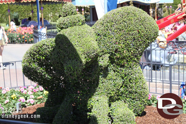 Dumbo topiary.
