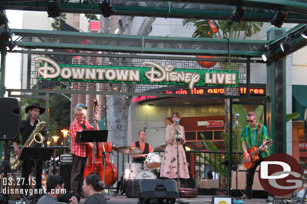 Maureen and the Mercury 5 performing on the stage near ESPN/Rainforest Cafe