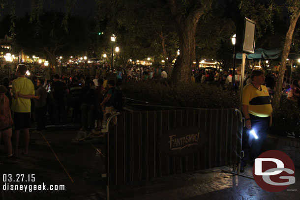 Still no signage for the Standby Fantasmic area.. it is to the left.. but at least the barrier is moved so it is easier to enter the area.