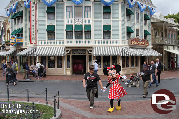 Minnie leading a guest to Town Square.