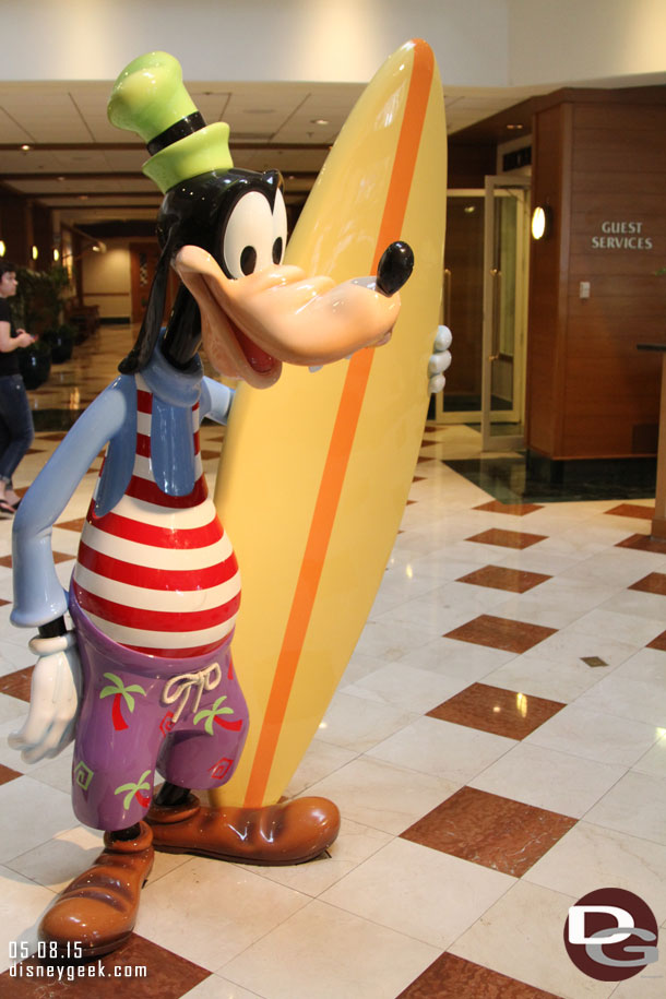 Goofy in the lobby of the Paradise Pier Hotel