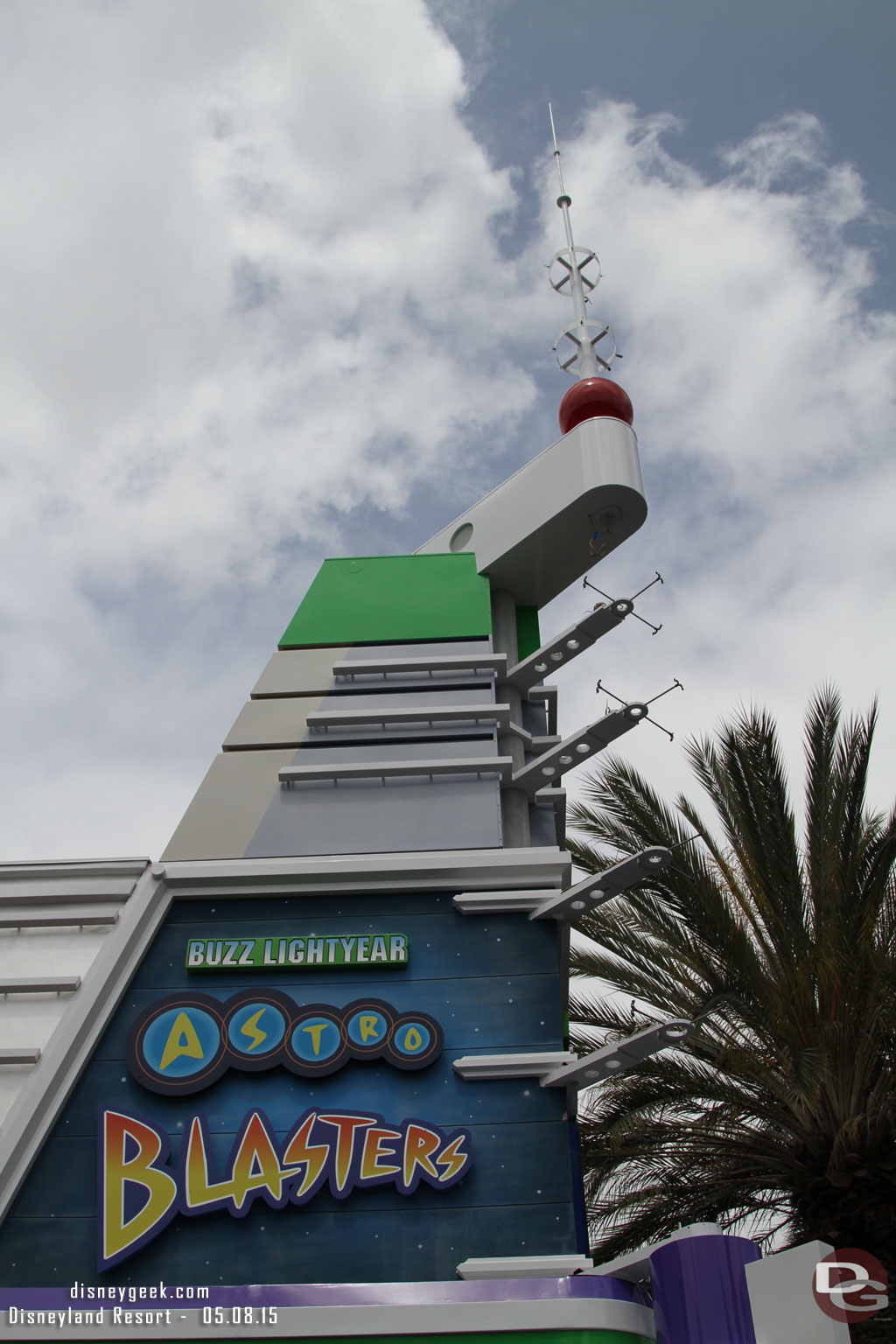 The scaffolding is down around Buzz, but the work is not complete yet.  It sports a new color scheme matching the character and not really Tomorrowland.