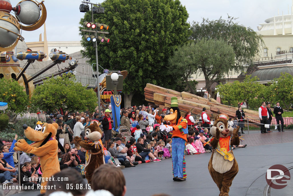 No drum for the Chip/Dale/Goofy/Pluto they were just dancing along the parade route.