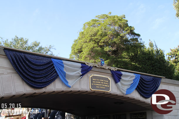 More diamond decorations as you head into the park.