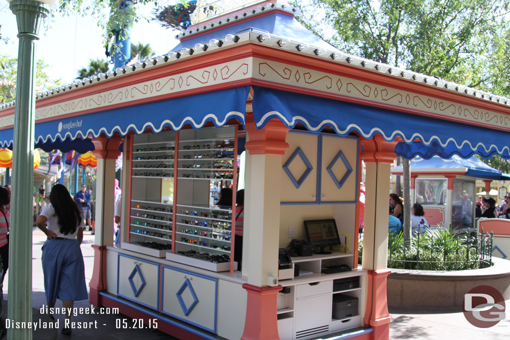 Sunglass Hut has taken over the kiosk near the Corn Dog Castle (the parade was still going on so no pics of the other side today)