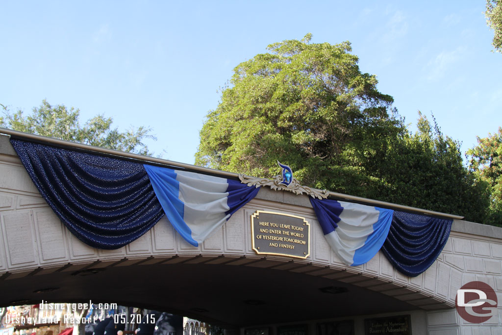 More diamond decorations as you head into the park.