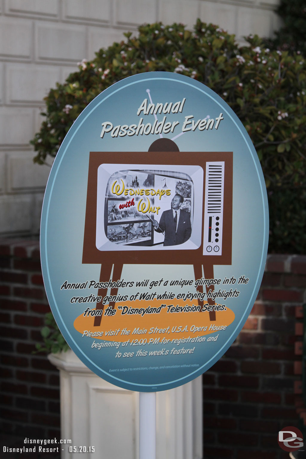 Today was Wednesday so the Annual Passholder Wednesday with Walt event was going on.  I did not have time to go though.