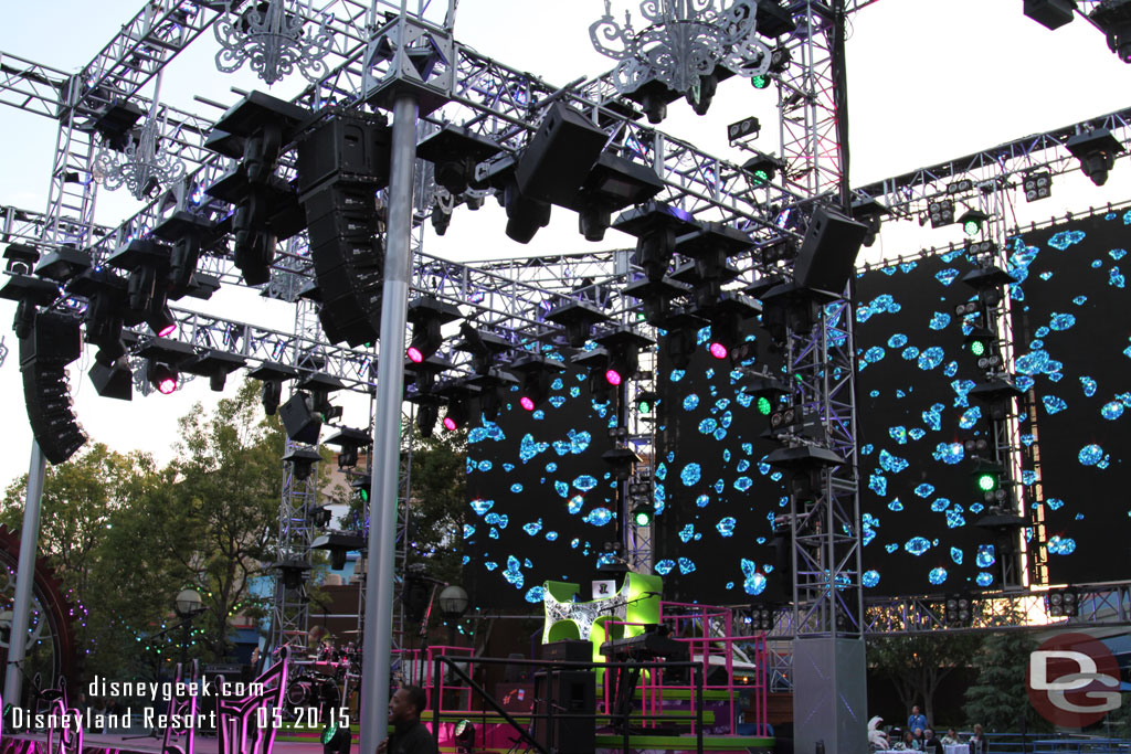 The main stage awaiting the return of the Mad T Party Band.