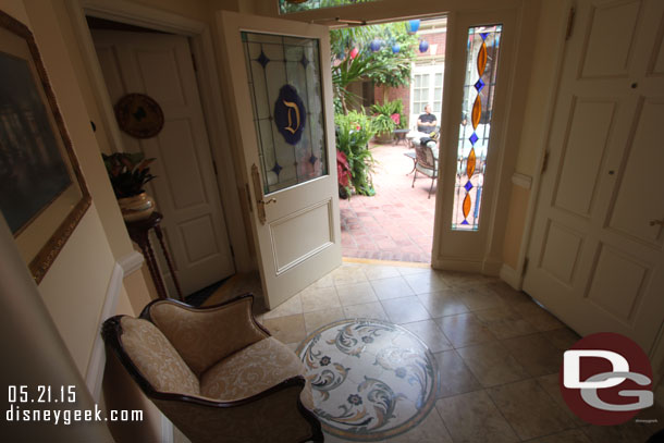 Spinning around you can see the courtyard door and to the right the suite door.