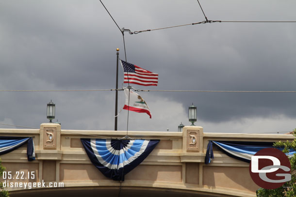 I thought the Diamond Ds on the bridge were a nice subtle touch.  The sky looked threatening several times throughout the day.