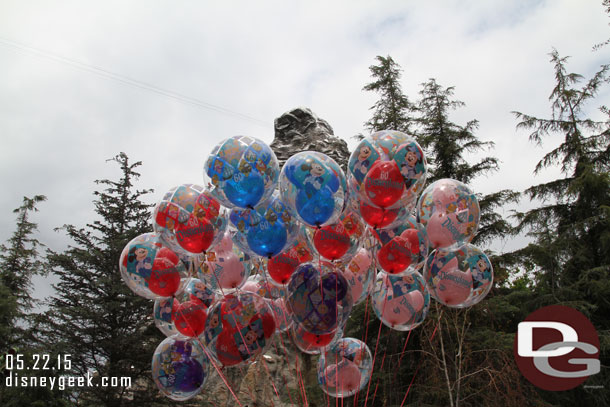 Disneyland 60 balloons