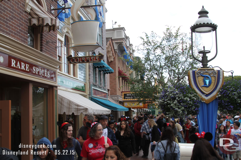 This is the line for the Market House at 7:12am.. it stretch down past Disney Showcase.  Guess everyone wanted their Starbucks before starting their day.