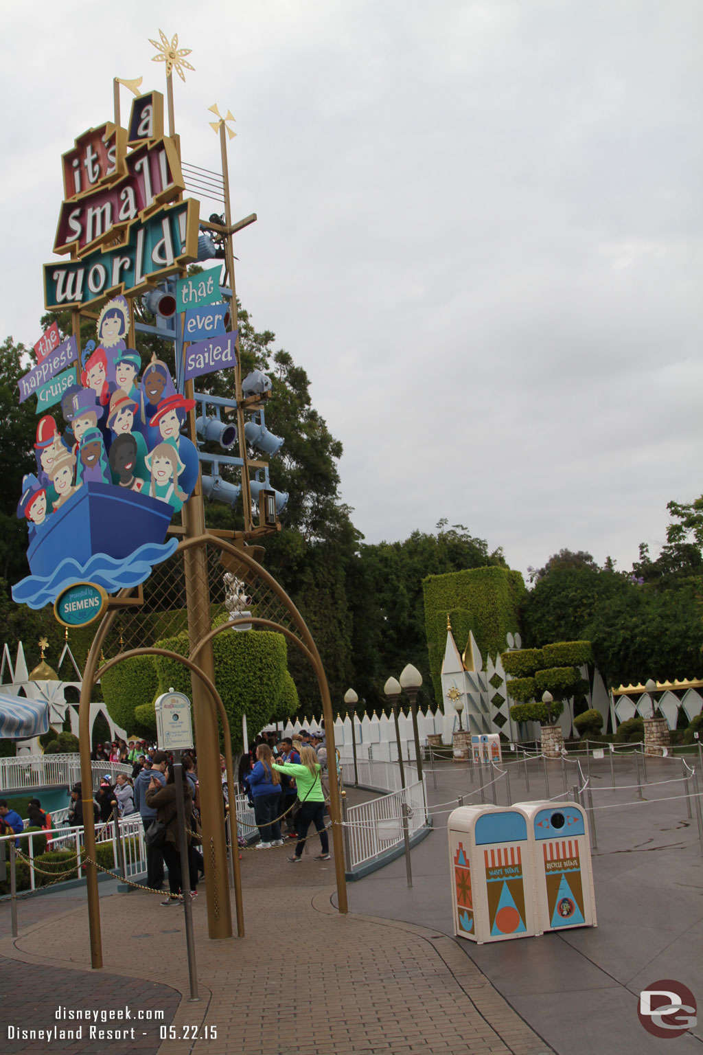 its a Small World had a 15 min wait posted. Only loading one side and it seemed slow..