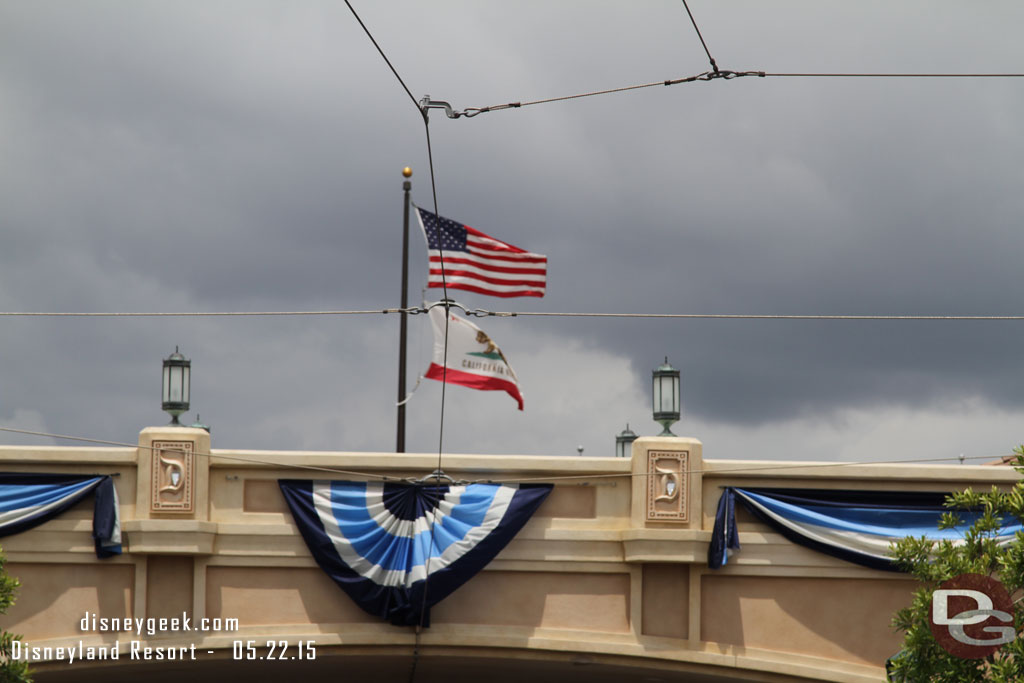 I thought the Diamond Ds on the bridge were a nice subtle touch.  The sky looked threatening several times throughout the day.