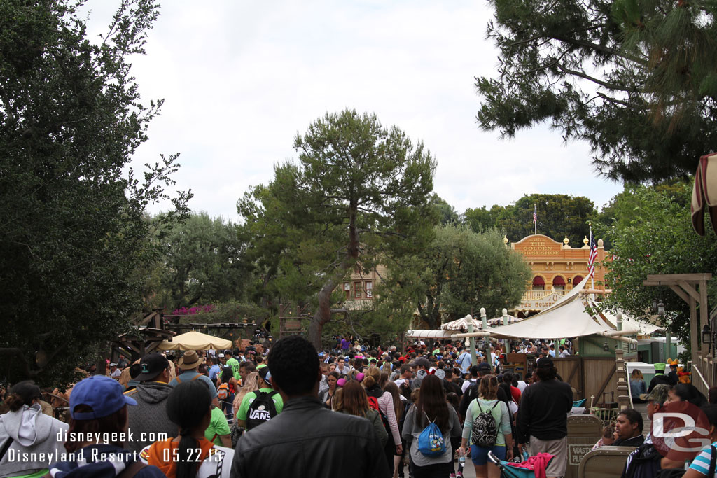 Frontierland had a lot of guests but they were moving.. I would say lighter than the holiday crowds, probably just around the feeling of a normal busy day.