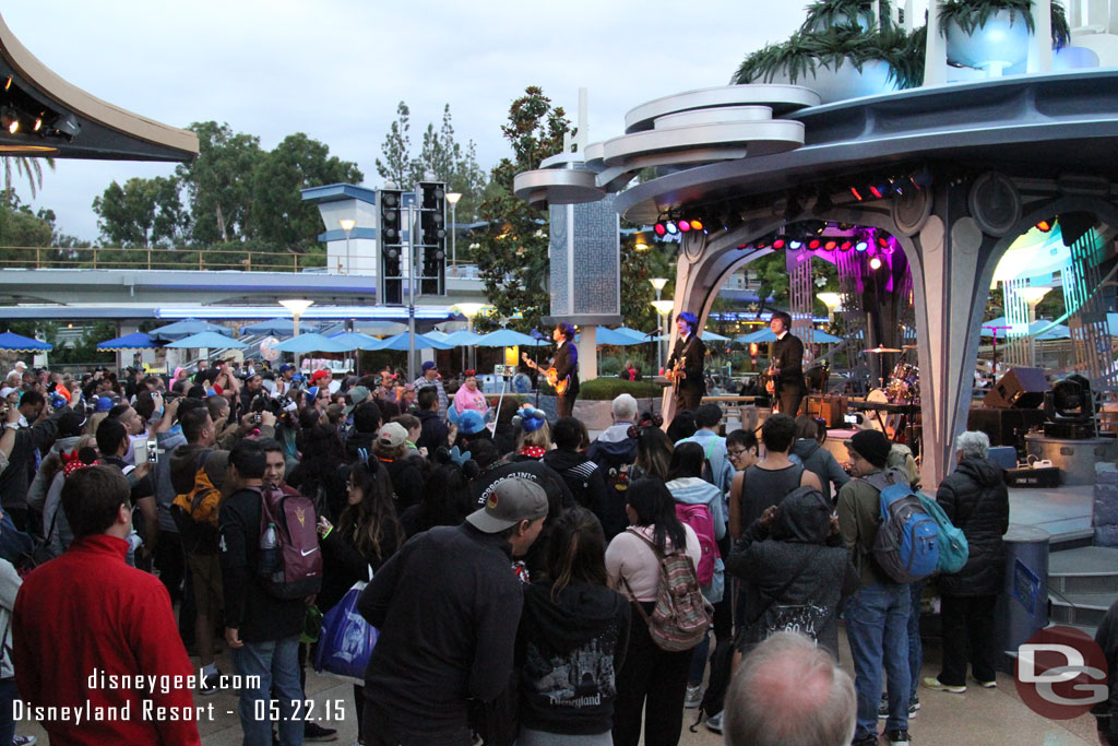 The crowd for the first set was not too much larger than an average Friday.