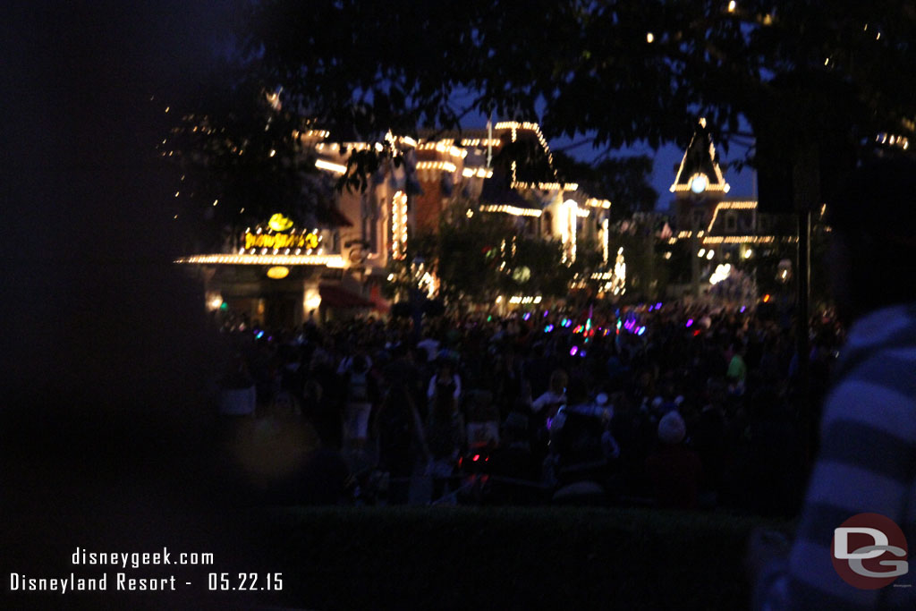 Again urged loudly by a CM to keep moving so a blurry shot of Main Street USA.. busy but not grid lock. This was 8:13pm.. just under 40 minutes until parade time.