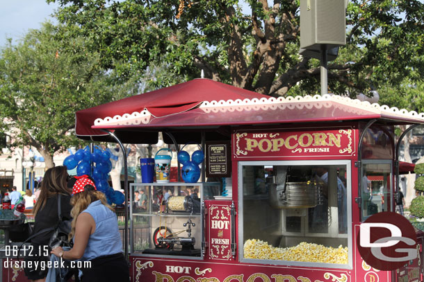 Plenty of 60th popcorn buckets and no long lines today.