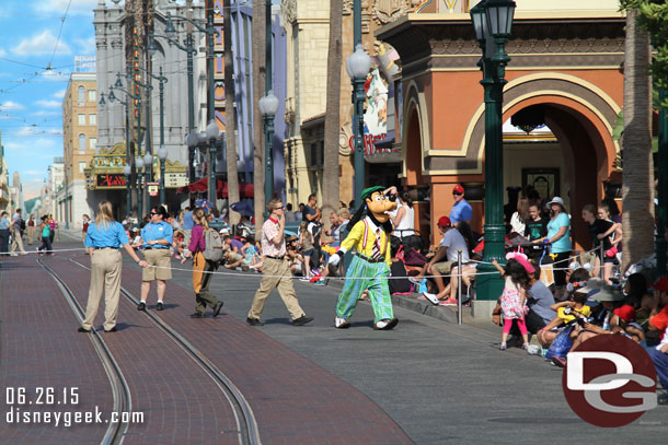 Goofy crossing Hollywood Blvd.