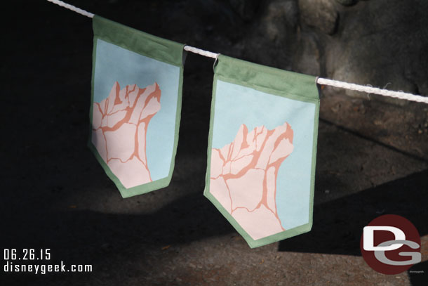 Grizzly Peak flags