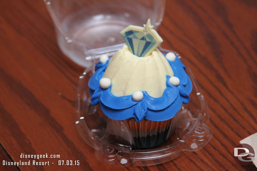 The 60th Anniversary cupcake.