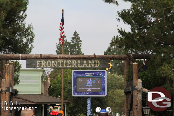 To my left I could see the Frontierland LCD screen