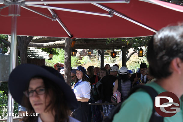 Walked by the Haunted Mansion Photo op and saw no line.. then looked further and the old Splash Mountain FastPass area was a full queue for the photo spot.