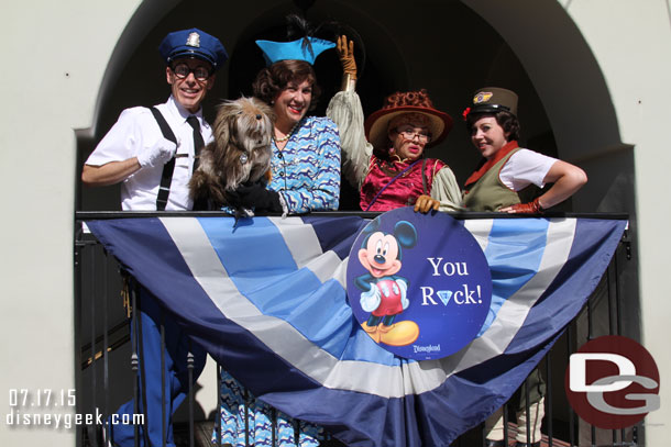 The Citizens of Buena Vista Street posed for a photo for me.