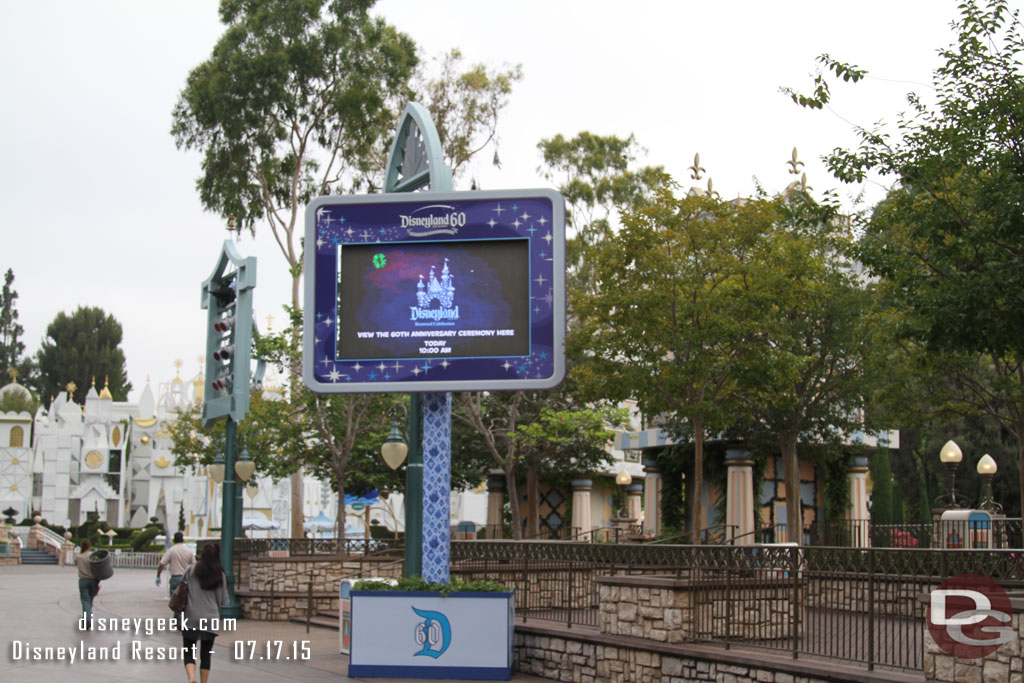 Another screen out in the Small World Mall area.