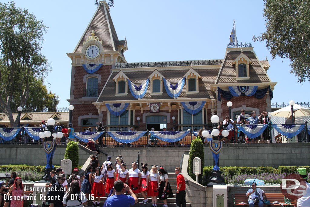 Found a spot for the Disneyland Bands 11:30am Town Square set.  A group of guests in Mouseketeer outfits on the steps.