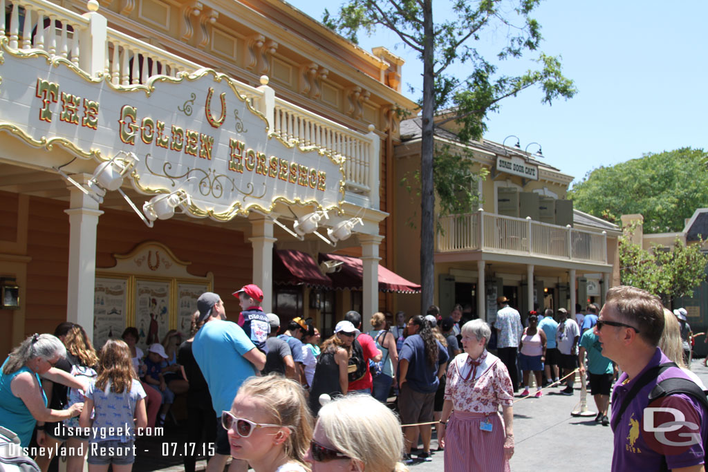 The Stage Door Cafe line stretched all the way to the Golden Horseshoe entrance.