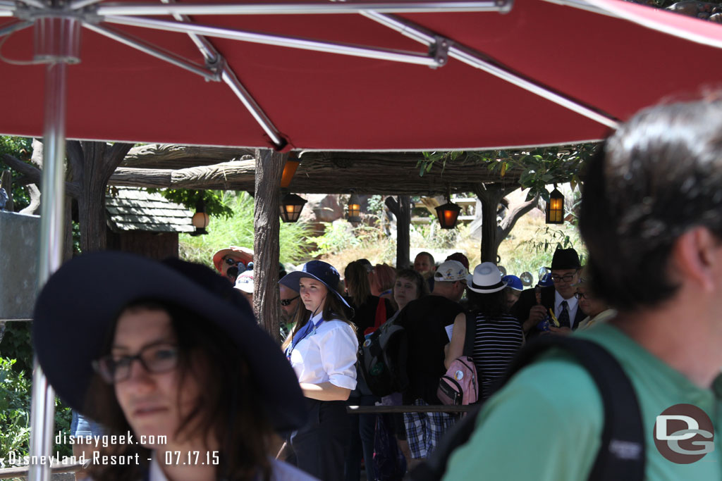 Walked by the Haunted Mansion Photo op and saw no line.. then looked further and the old Splash Mountain FastPass area was a full queue for the photo spot.