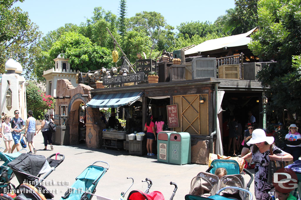 Wow you could see pavement in Adventureland for a second mid day.