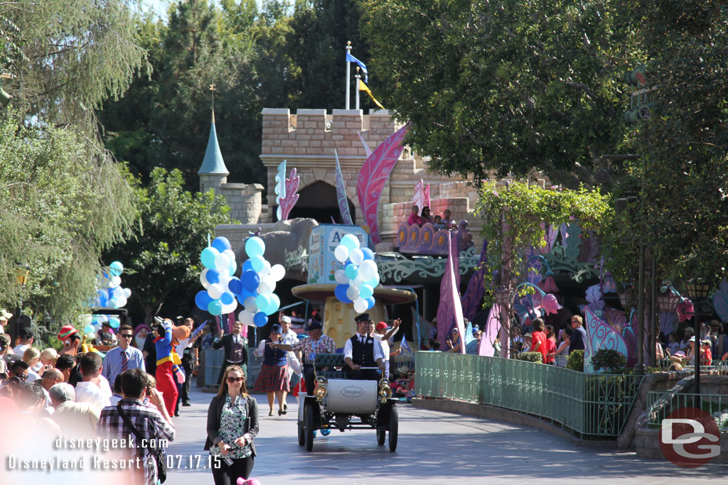 Walts Runabout car leading the procession.