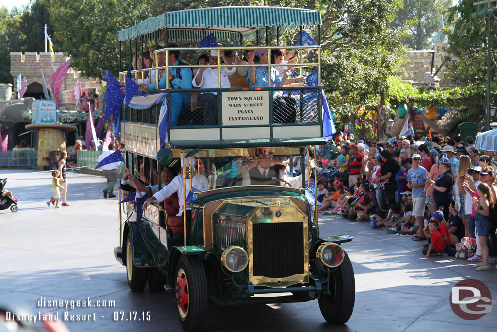 Current cast member in the Omnibus wrap up the procession.