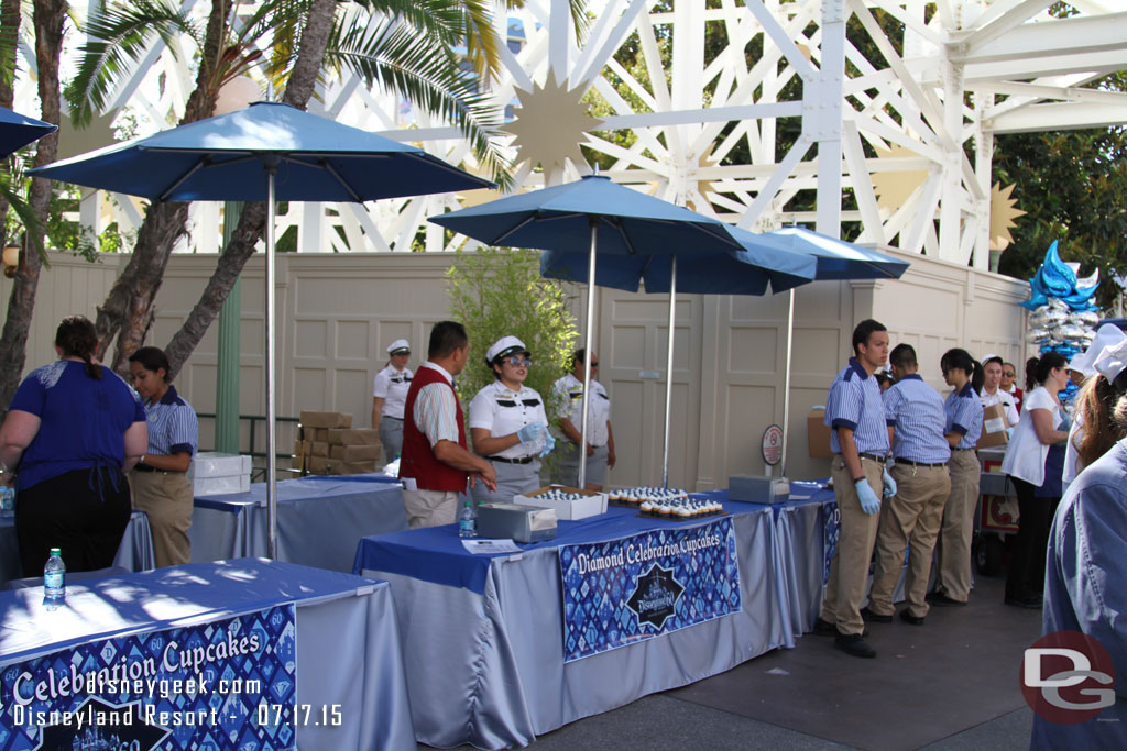 The former Maliboomer area was another cupcake distribution area.  Plenty of cupcakes and cast members again.  This time they were offering you one for each hand since they had so many left still.