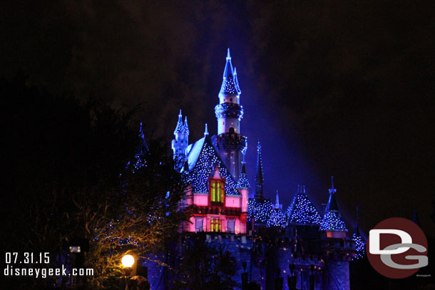 A last look at the castle before turning to join the mass exiting the park.