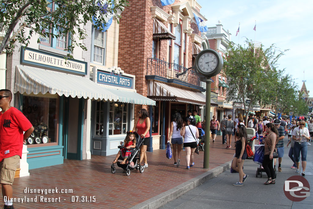 Almost 5:15pm and no one camped out for Paint the Night, on the sunny side of the street.  