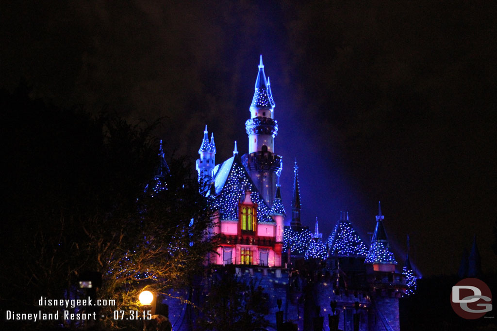 A last look at the castle before turning to join the mass exiting the park.