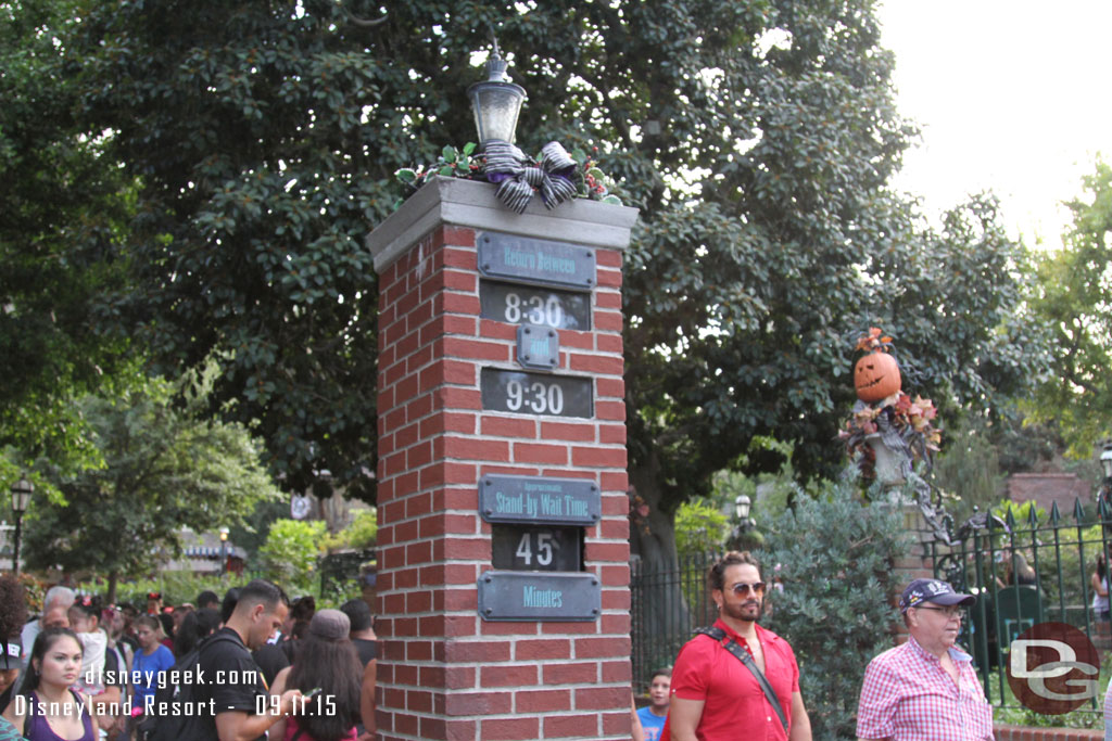 I headed out to the Haunted Mansion to use my FastPass.