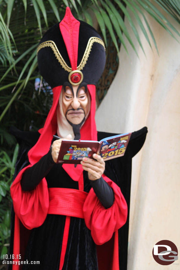 Jafar was hanging out near the Oasis for pictures and autographs.