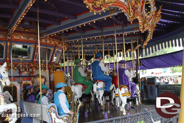 The Pearly Band was on the Carousel..  I arrived just in time to see them pull up to a stop and finish.