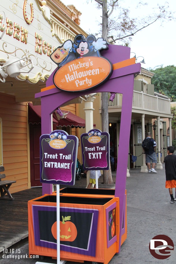 As the evening approached more and more Halloween party items took over the park.  One of the things that bothers me with the party is the impact on day guests.  At 4:20pm why should I see this in Frontierland.  It has nothing to do with the show.  The party starts at 7pm. I understand logistically it is a challenge to set up closer but still the impact on regular guests is poor show.