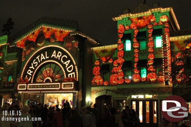 One last shot before moving on.  It was only 7:15pm but cast members seemed anxious for day guests to leave, even though the announcement said an hour of shopping which mean 8pm cast members were telling me I needed to clear by 7:30pm.