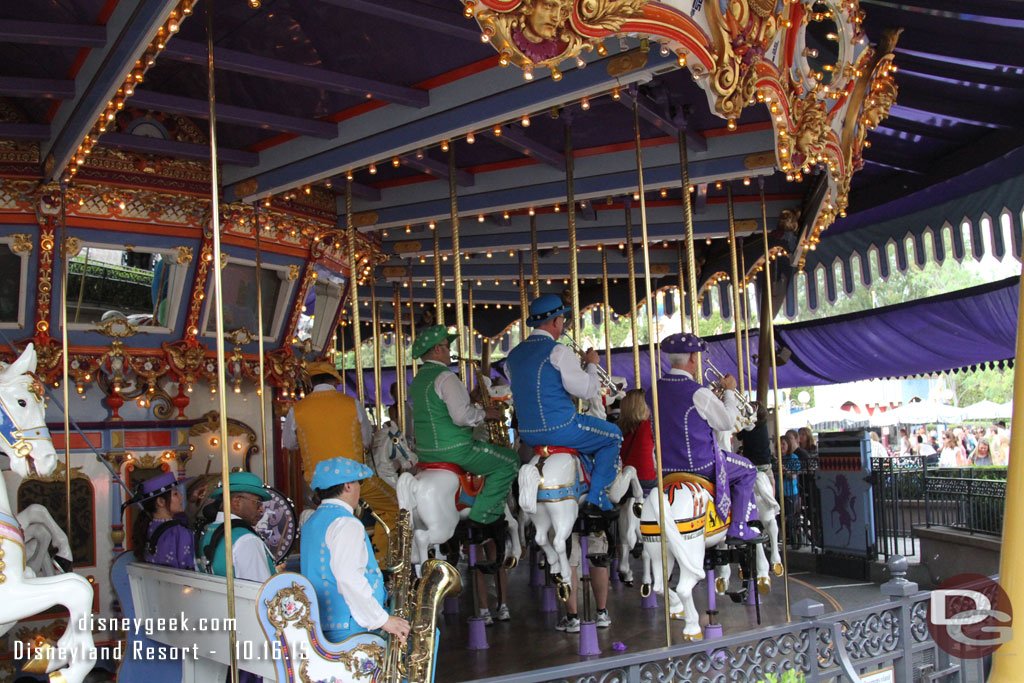 The Pearly Band was on the Carousel..  I arrived just in time to see them pull up to a stop and finish.