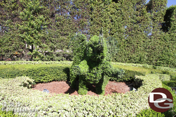 A Dumbo topiary