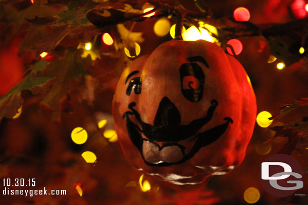 A closer look at the Halloween Tree in Frontierland