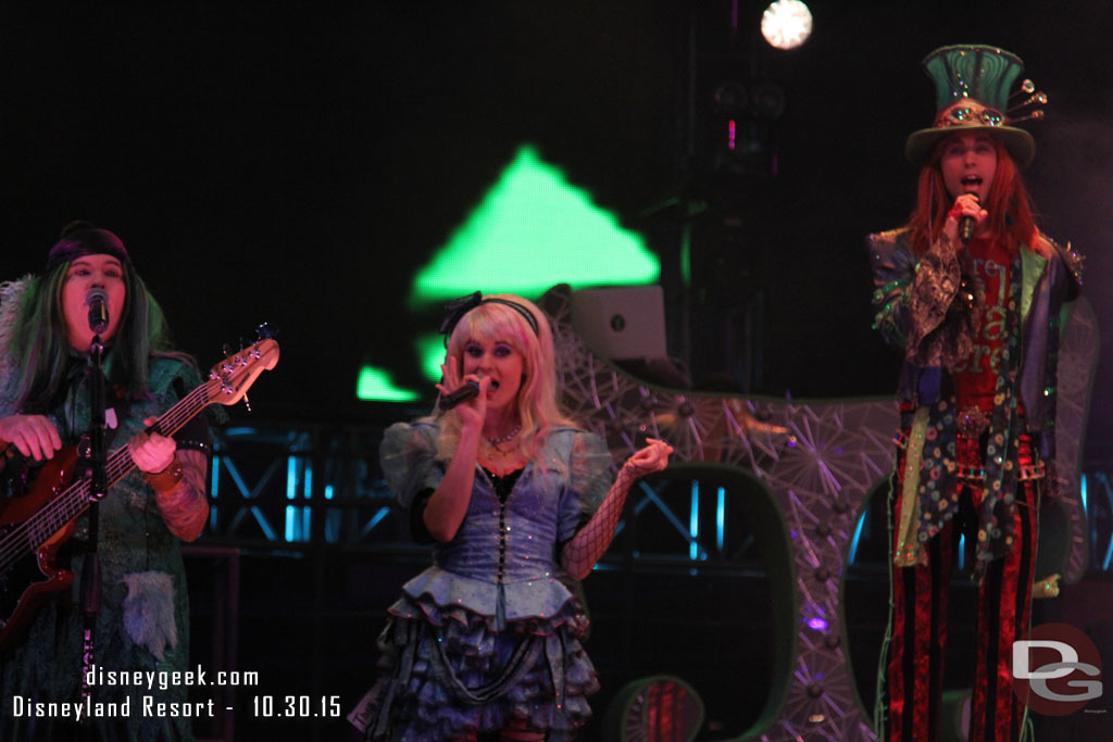 The Mad T Party Band performing.